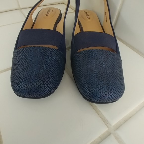 Trotters Navy Blue Slingback Flats - Picture 3 of 10